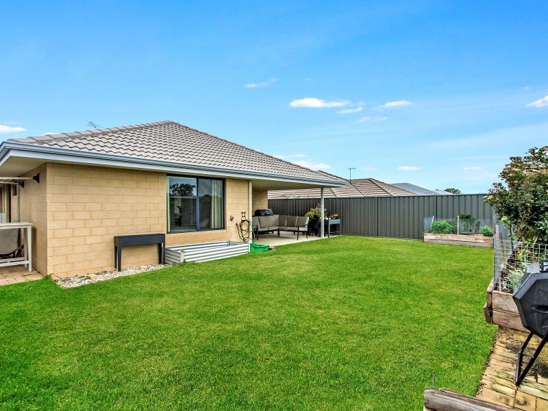 25 Moonee Street, Lakelands WA 6180