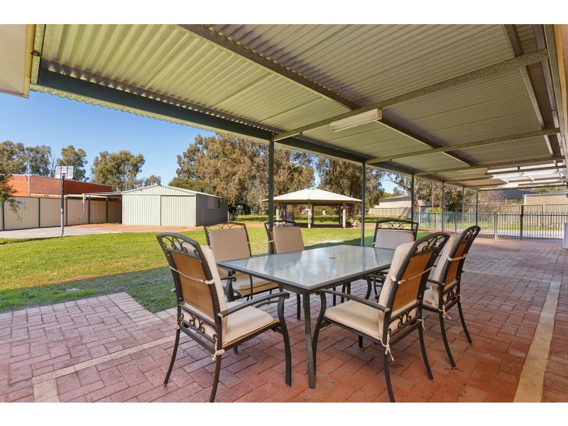 11 Pow Street, West Swan WA 6055