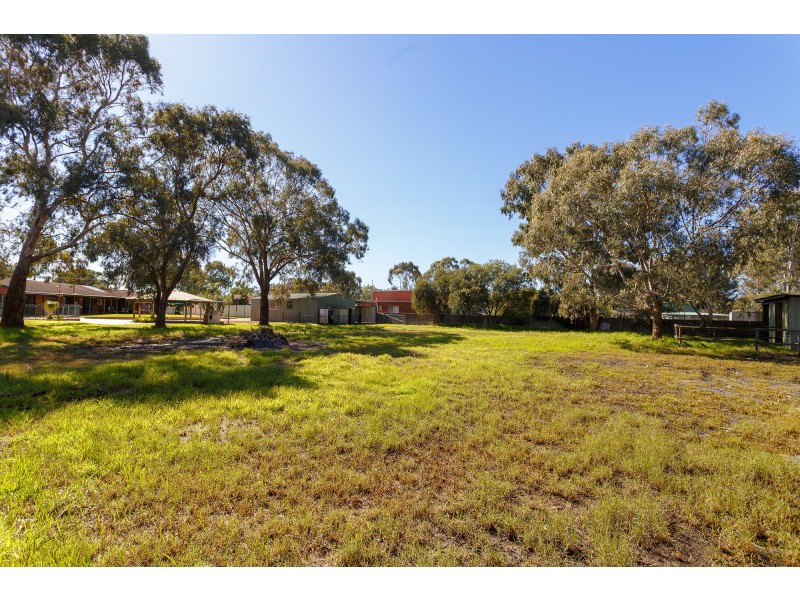 11 Pow Street, West Swan WA 6055