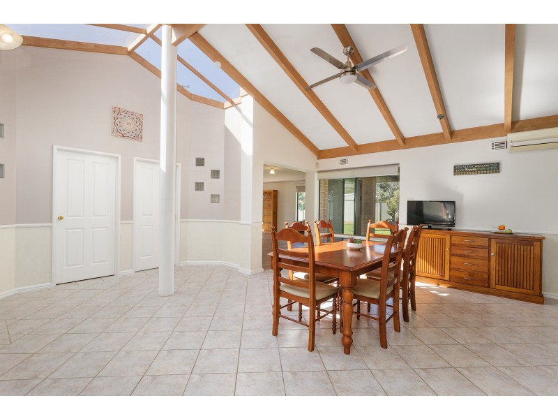 11 Pow Street, West Swan WA 6055