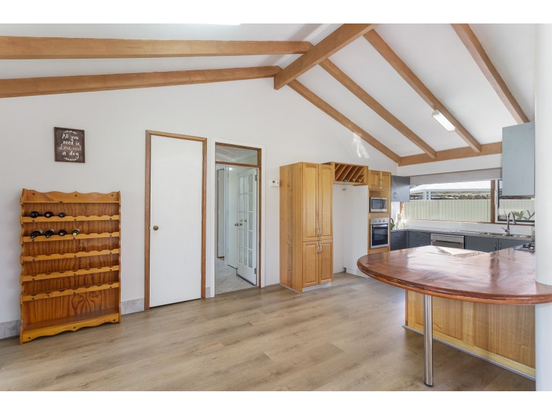 11 Pow Street, West Swan WA 6055