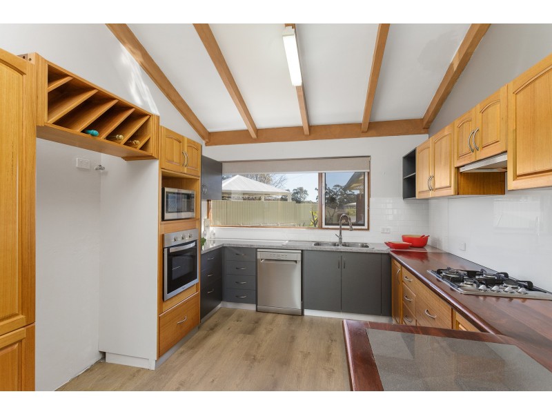 11 Pow Street, West Swan WA 6055