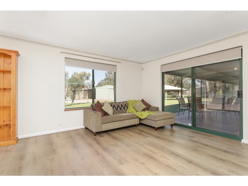 11 Pow Street, West Swan WA 6055