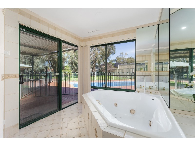 11 Pow Street, West Swan WA 6055