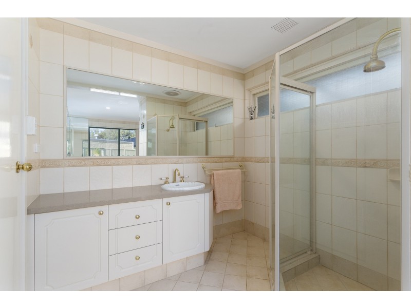 11 Pow Street, West Swan WA 6055