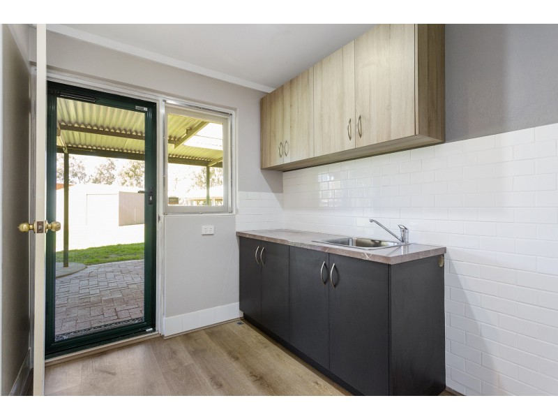 11 Pow Street, West Swan WA 6055