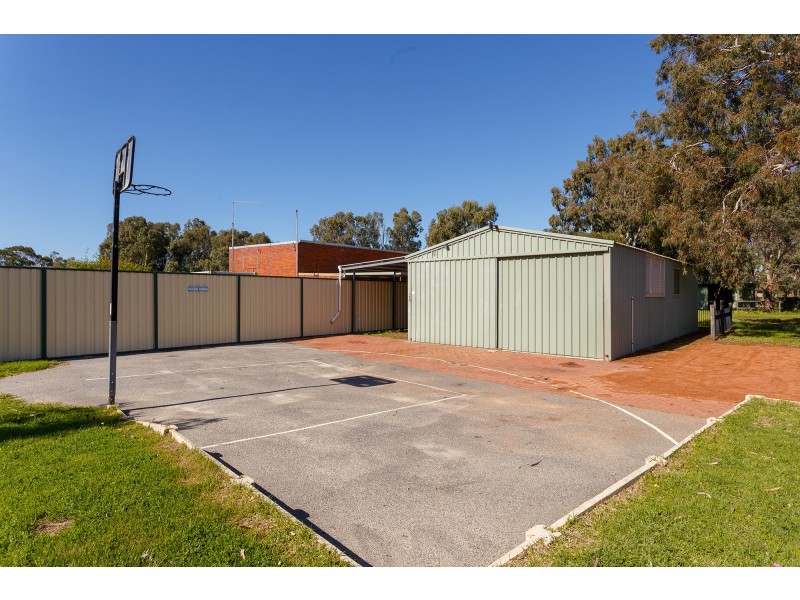 11 Pow Street, West Swan WA 6055
