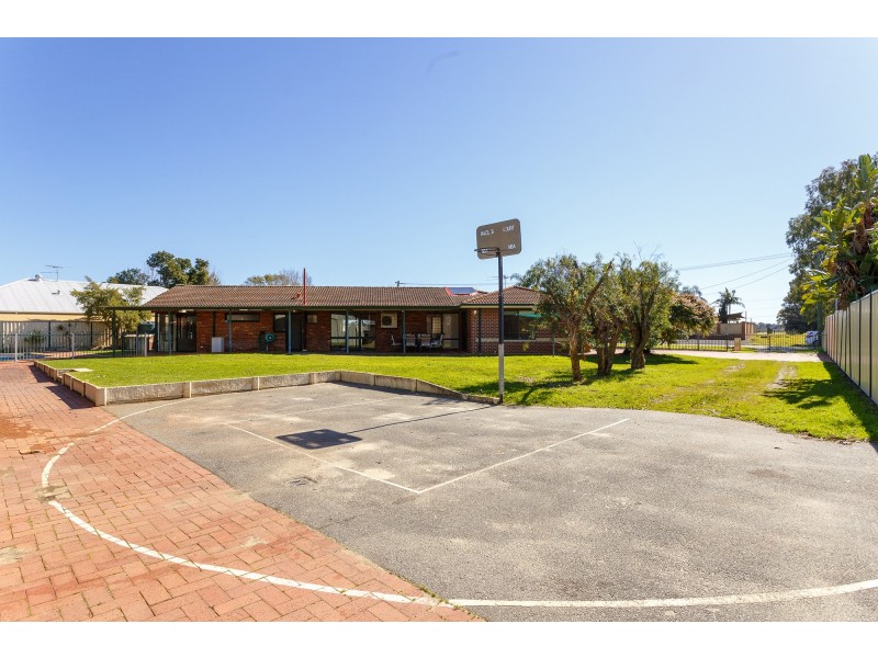 11 Pow Street, West Swan WA 6055