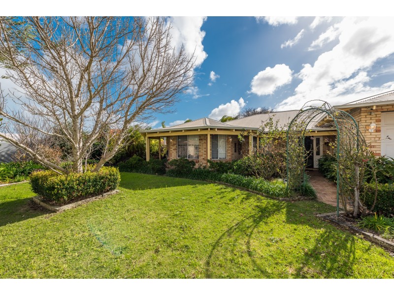 25 Mallina Circuit, Carramar WA 6031