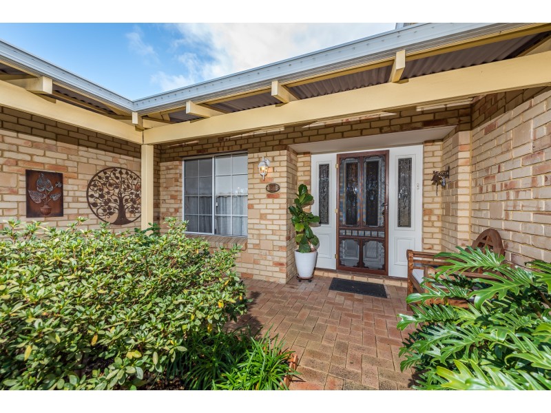 25 Mallina Circuit, Carramar WA 6031