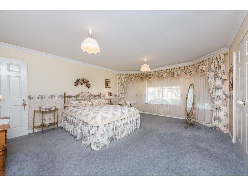 25 Mallina Circuit, Carramar WA 6031