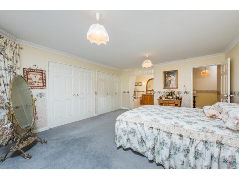 25 Mallina Circuit, Carramar WA 6031