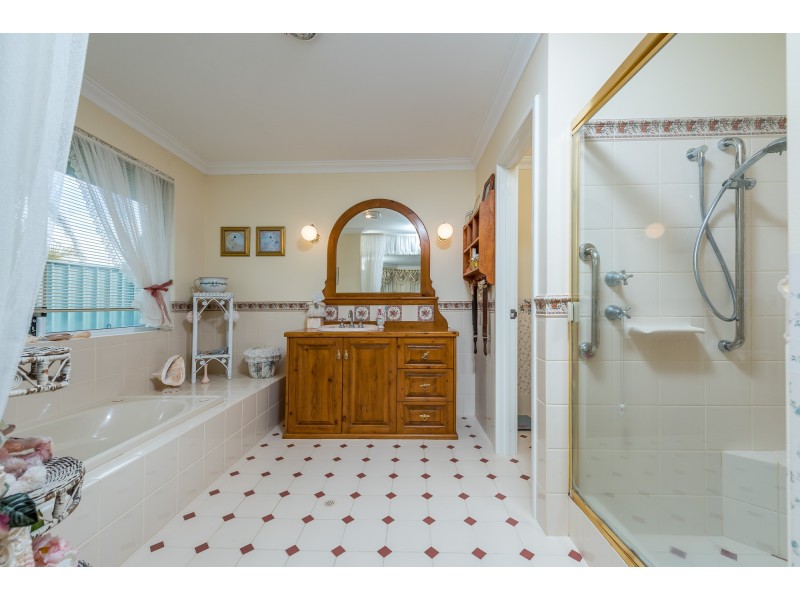 25 Mallina Circuit, Carramar WA 6031