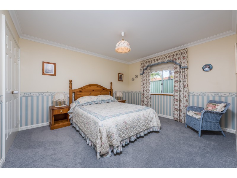 25 Mallina Circuit, Carramar WA 6031