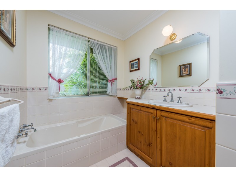 25 Mallina Circuit, Carramar WA 6031