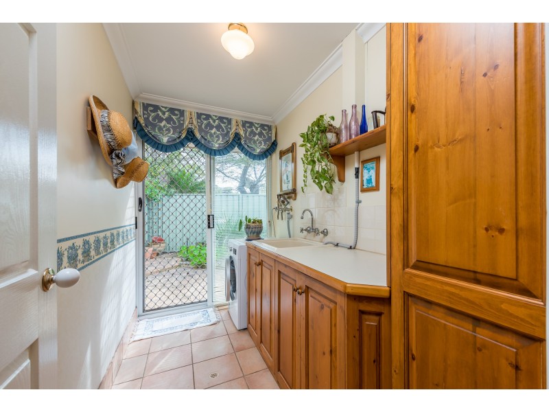 25 Mallina Circuit, Carramar WA 6031