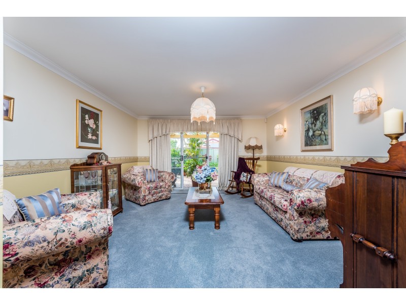 25 Mallina Circuit, Carramar WA 6031