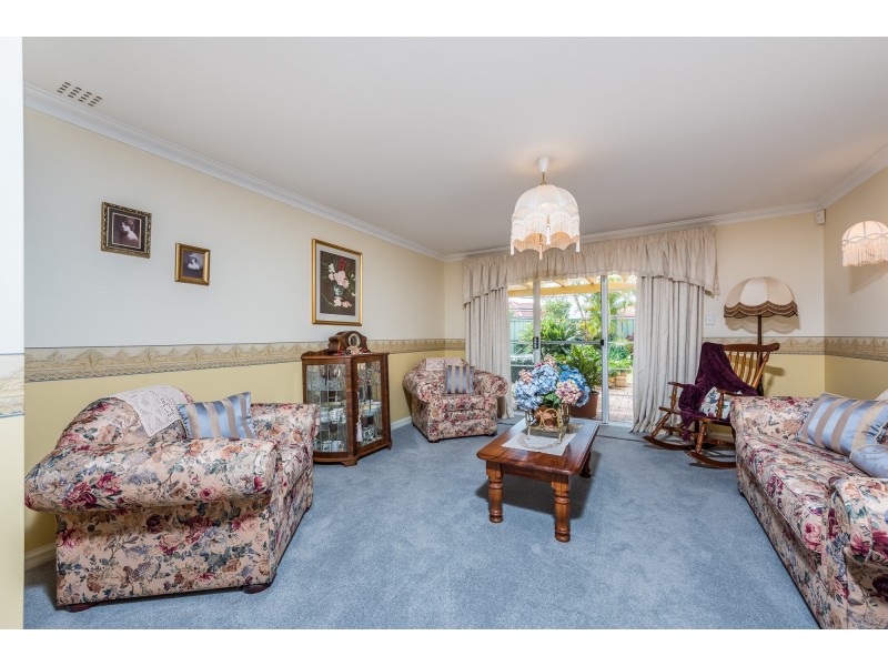 25 Mallina Circuit, Carramar WA 6031