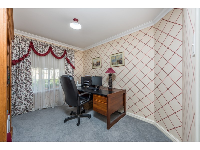 25 Mallina Circuit, Carramar WA 6031