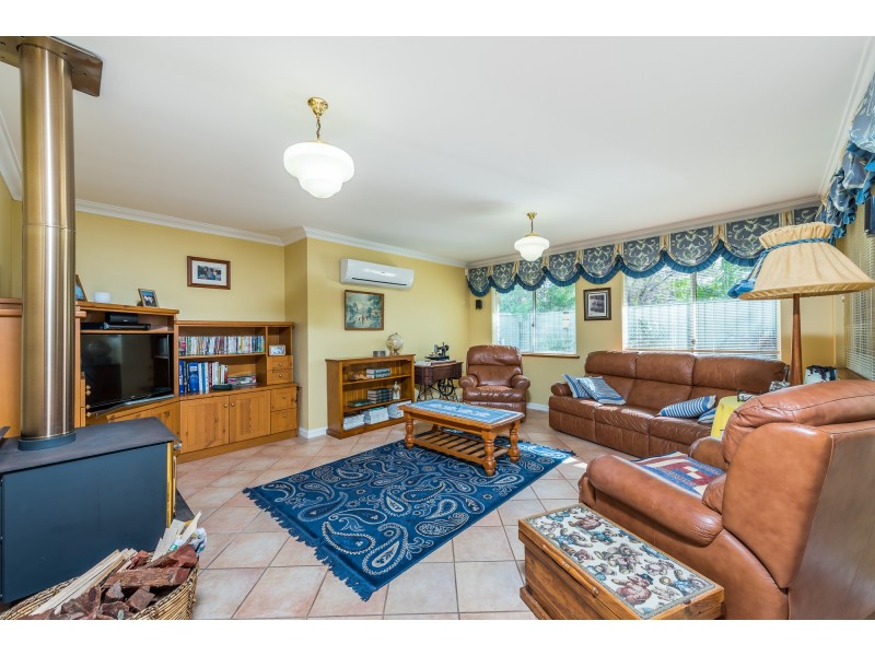 25 Mallina Circuit, Carramar WA 6031