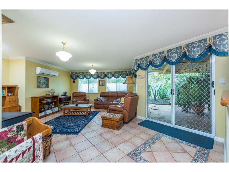 25 Mallina Circuit, Carramar WA 6031