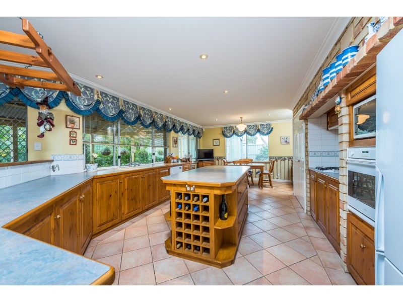 25 Mallina Circuit, Carramar WA 6031