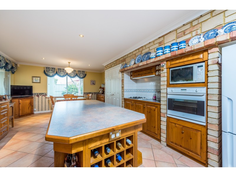 25 Mallina Circuit, Carramar WA 6031