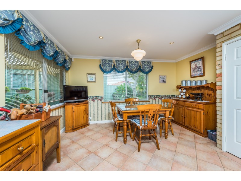 25 Mallina Circuit, Carramar WA 6031