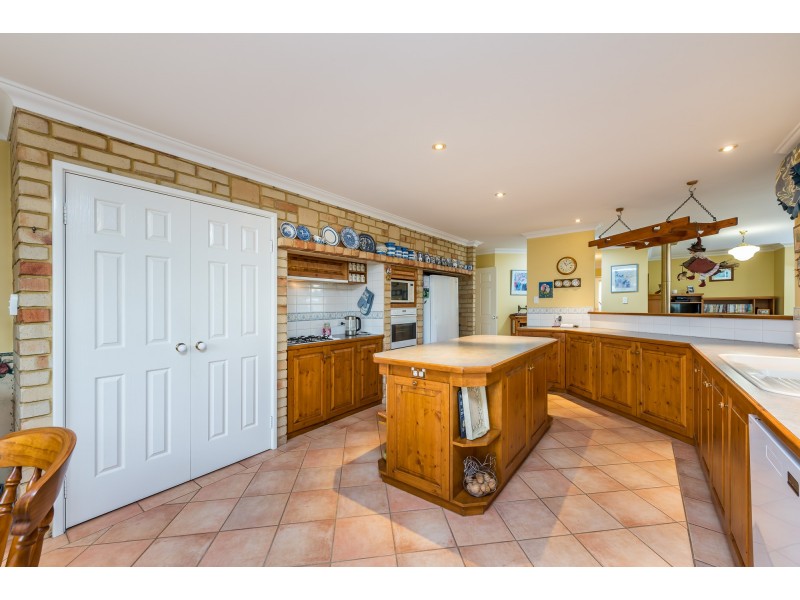 25 Mallina Circuit, Carramar WA 6031