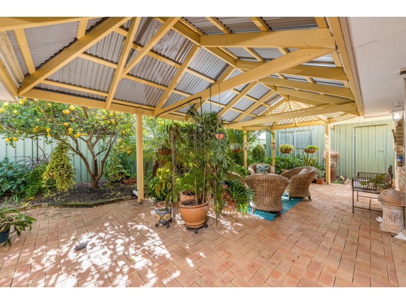 25 Mallina Circuit, Carramar WA 6031
