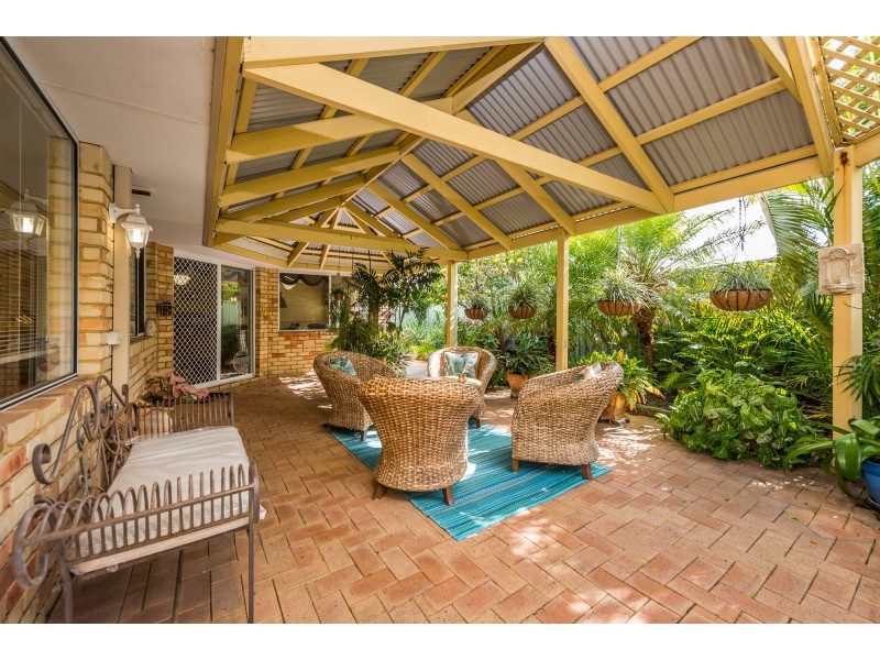 25 Mallina Circuit, Carramar WA 6031