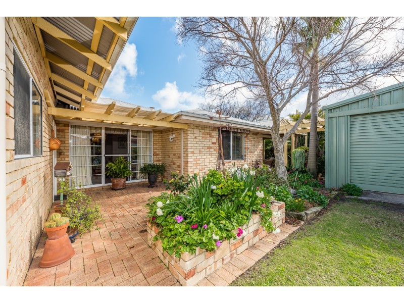 25 Mallina Circuit, Carramar WA 6031