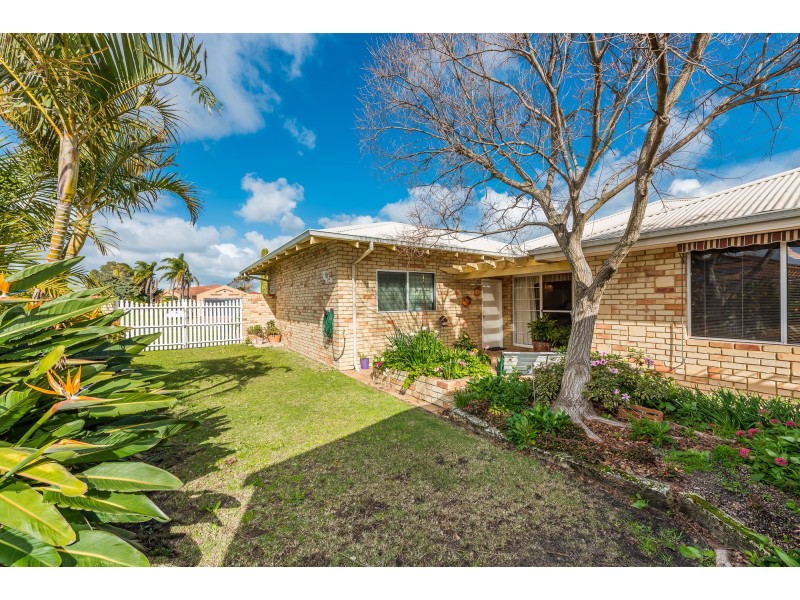 25 Mallina Circuit, Carramar WA 6031