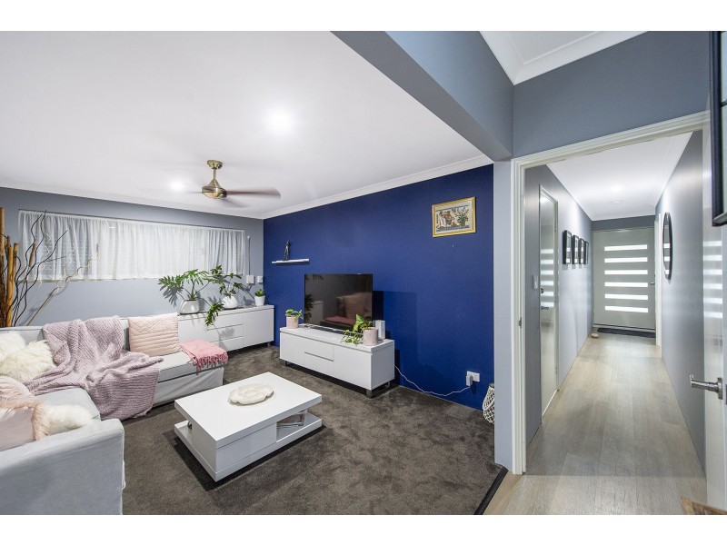 4 Newmarket Road, Meadow Springs WA 6210