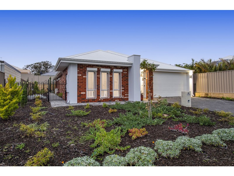 4 Newmarket Road, Meadow Springs WA 6210