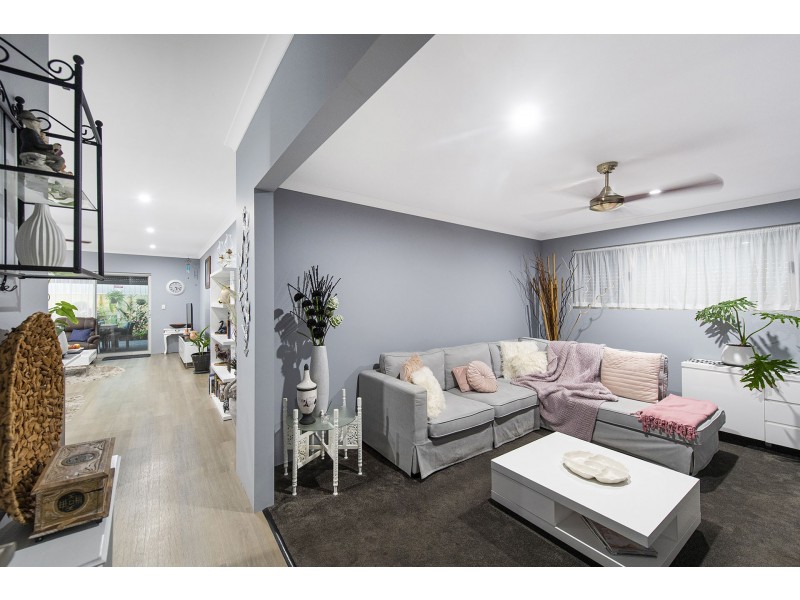 4 Newmarket Road, Meadow Springs WA 6210