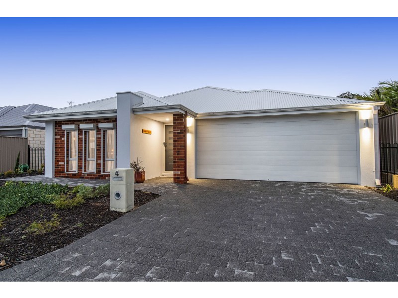 4 Newmarket Road, Meadow Springs WA 6210