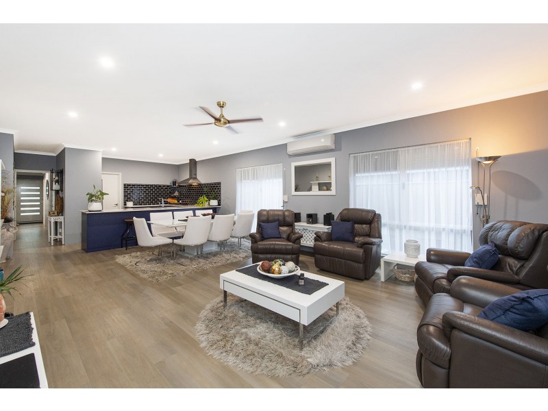 4 Newmarket Road, Meadow Springs WA 6210