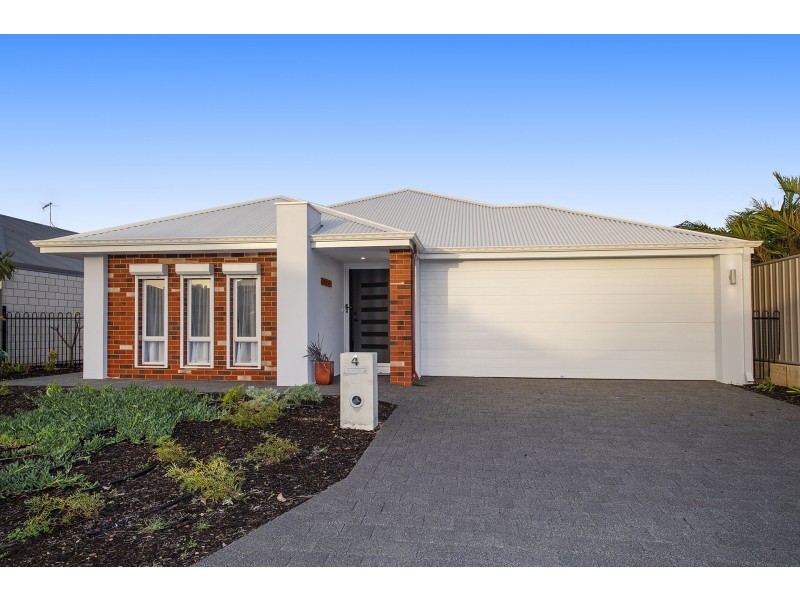 4 Newmarket Road, Meadow Springs WA 6210