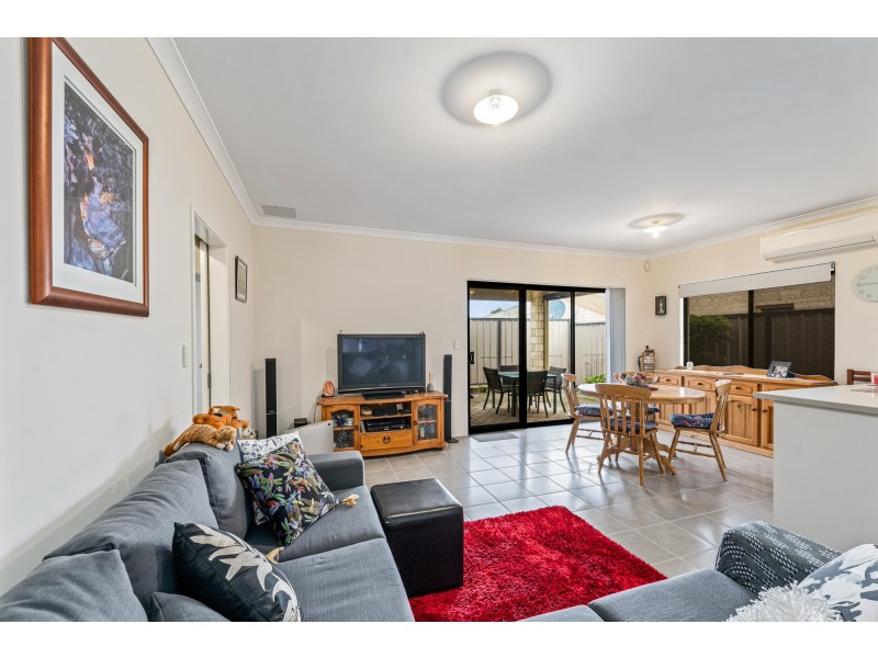 27 Verteramo Way, Hocking WA 6065