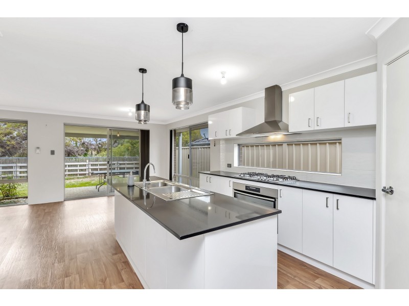 9 Lytham Lane, Meadow Springs WA 6210