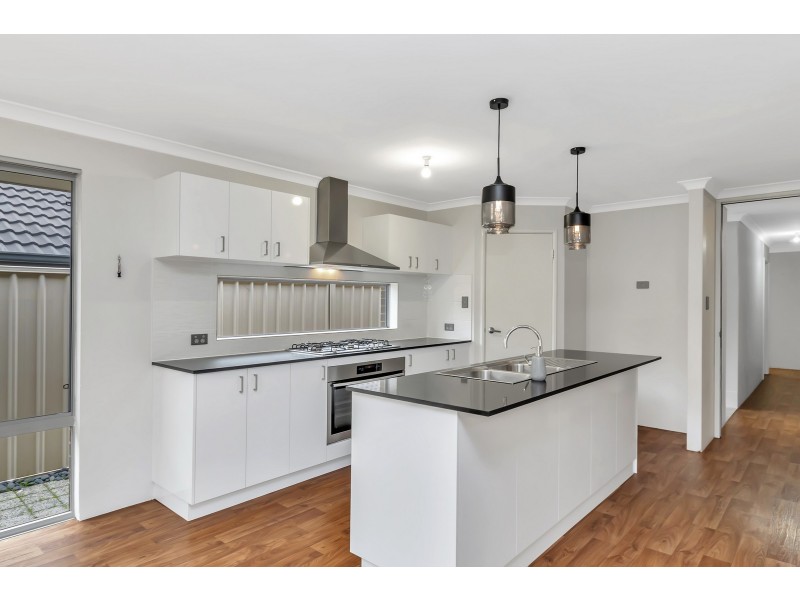 9 Lytham Lane, Meadow Springs WA 6210