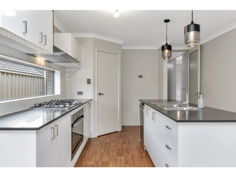 9 Lytham Lane, Meadow Springs WA 6210