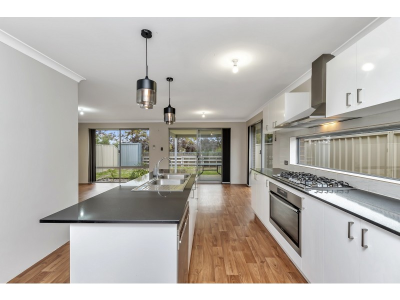 9 Lytham Lane, Meadow Springs WA 6210