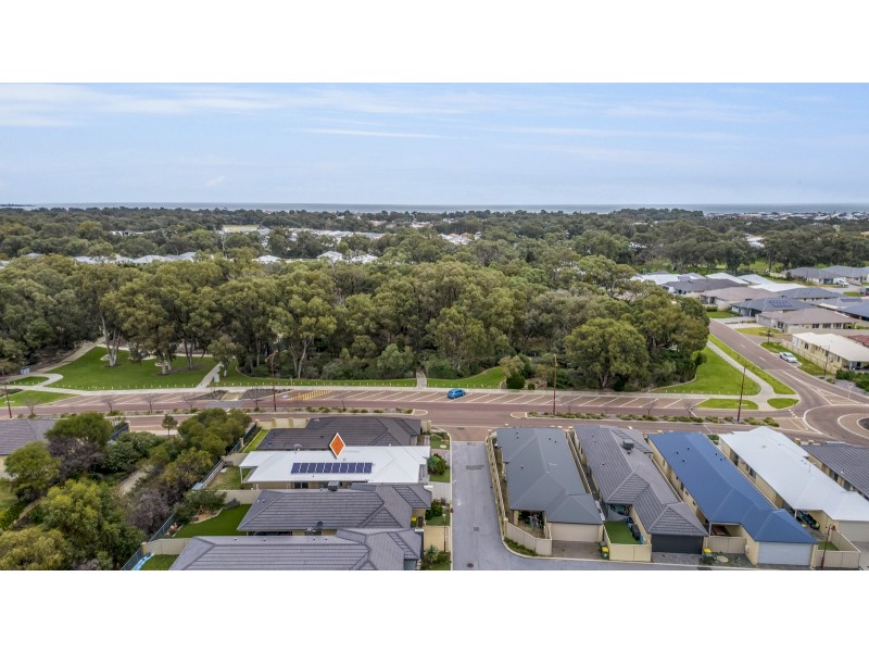 9 Lytham Lane, Meadow Springs WA 6210