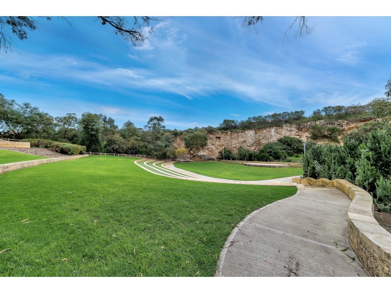 9 Lytham Lane, Meadow Springs WA 6210