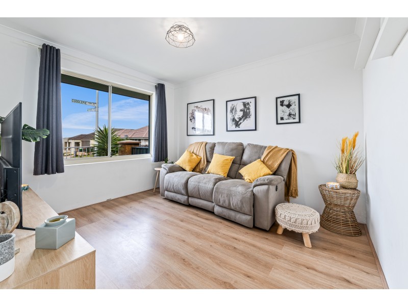 16 Cuddlepie Turn, Banksia Grove WA 6031