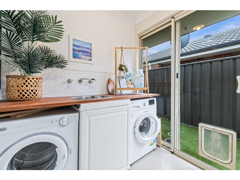 16 Cuddlepie Turn, Banksia Grove WA 6031