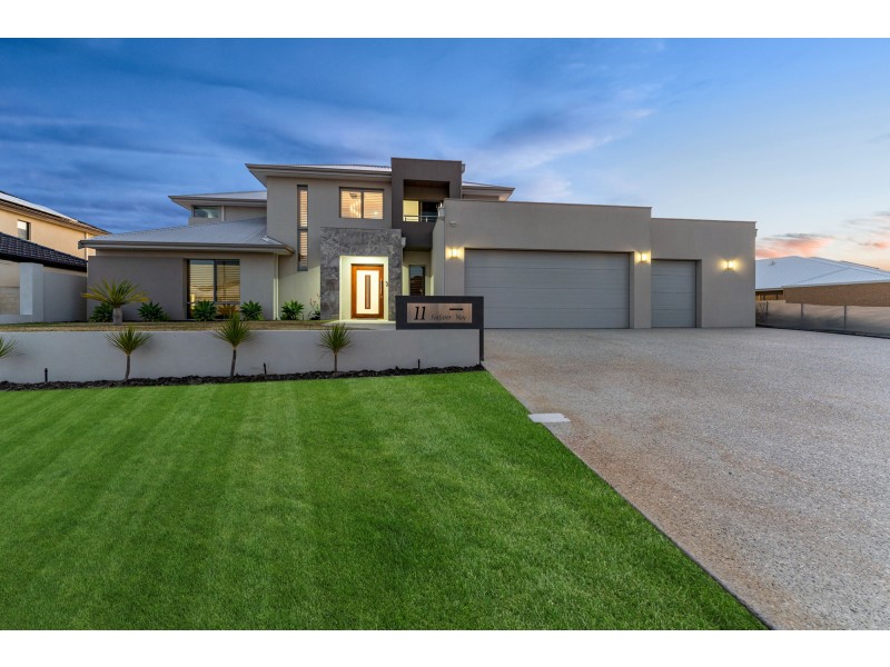 11 Seafarer Way, Jindalee WA 6036