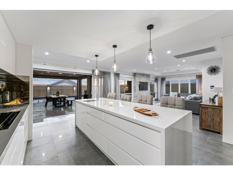 11 Seafarer Way, Jindalee WA 6036